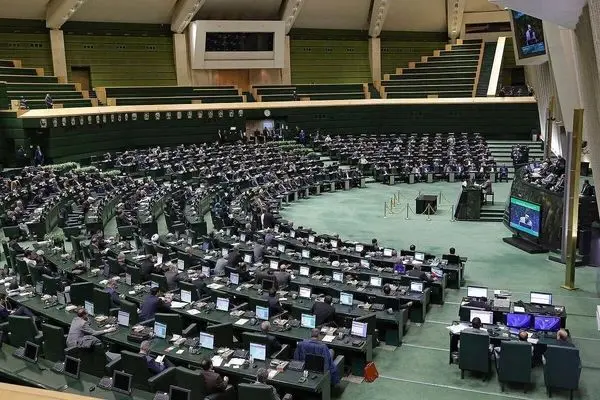 هرکدام از وزرا و مسئولین که توان مدیریت ندارند مجلس آماده است با احترام از آنها خداحافظی کند