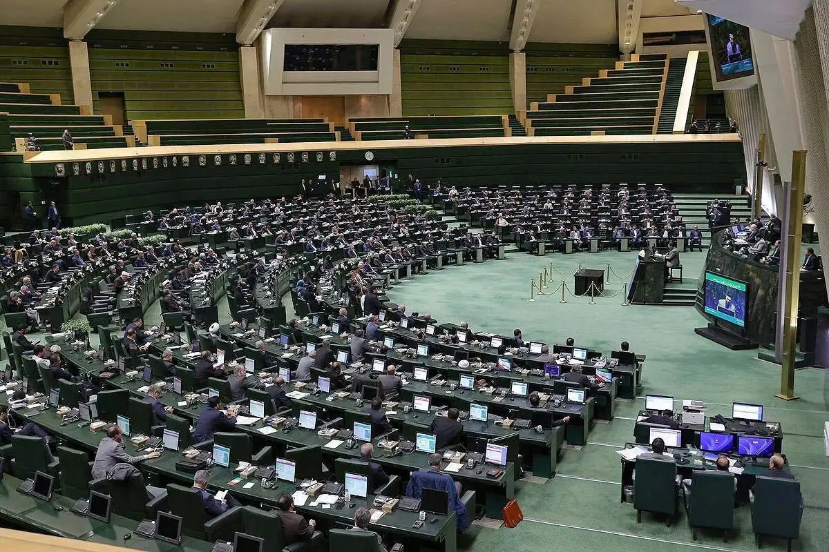 هرکدام از وزرا و مسئولین که توان مدیریت ندارند مجلس آماده است با احترام از آنها خداحافظی کند