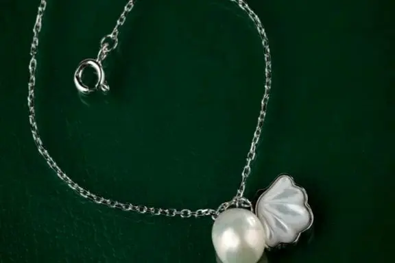 بهترین کادو تولد برای دختر ۲۳ ساله؛ از هدیه‌های احساسی تا انتخاب‌های لوکس
