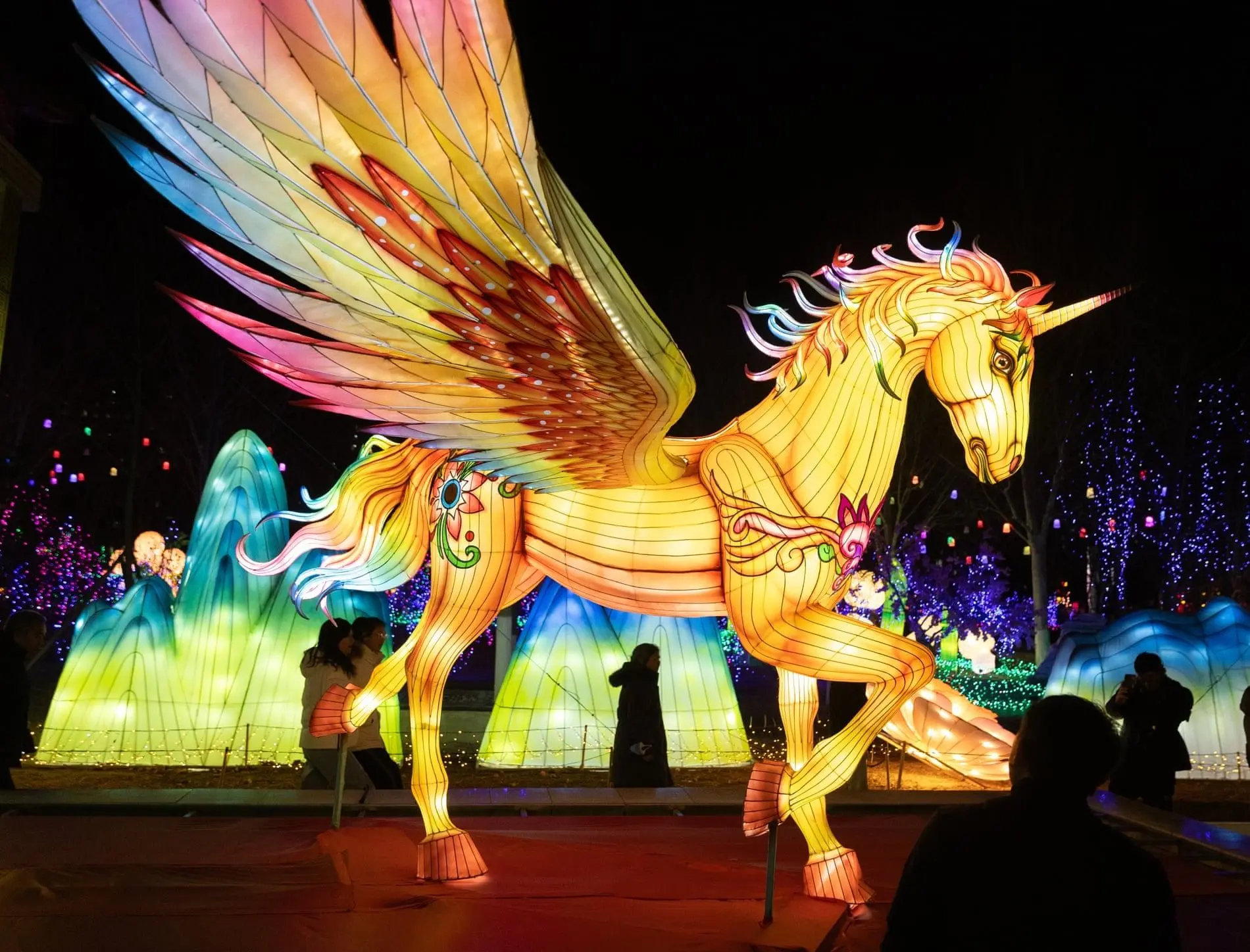 امید پکن به رونق اقتصادی با آغاز بزرگ‌ترین مهاجرت سالانه جهان در سال نو قمری