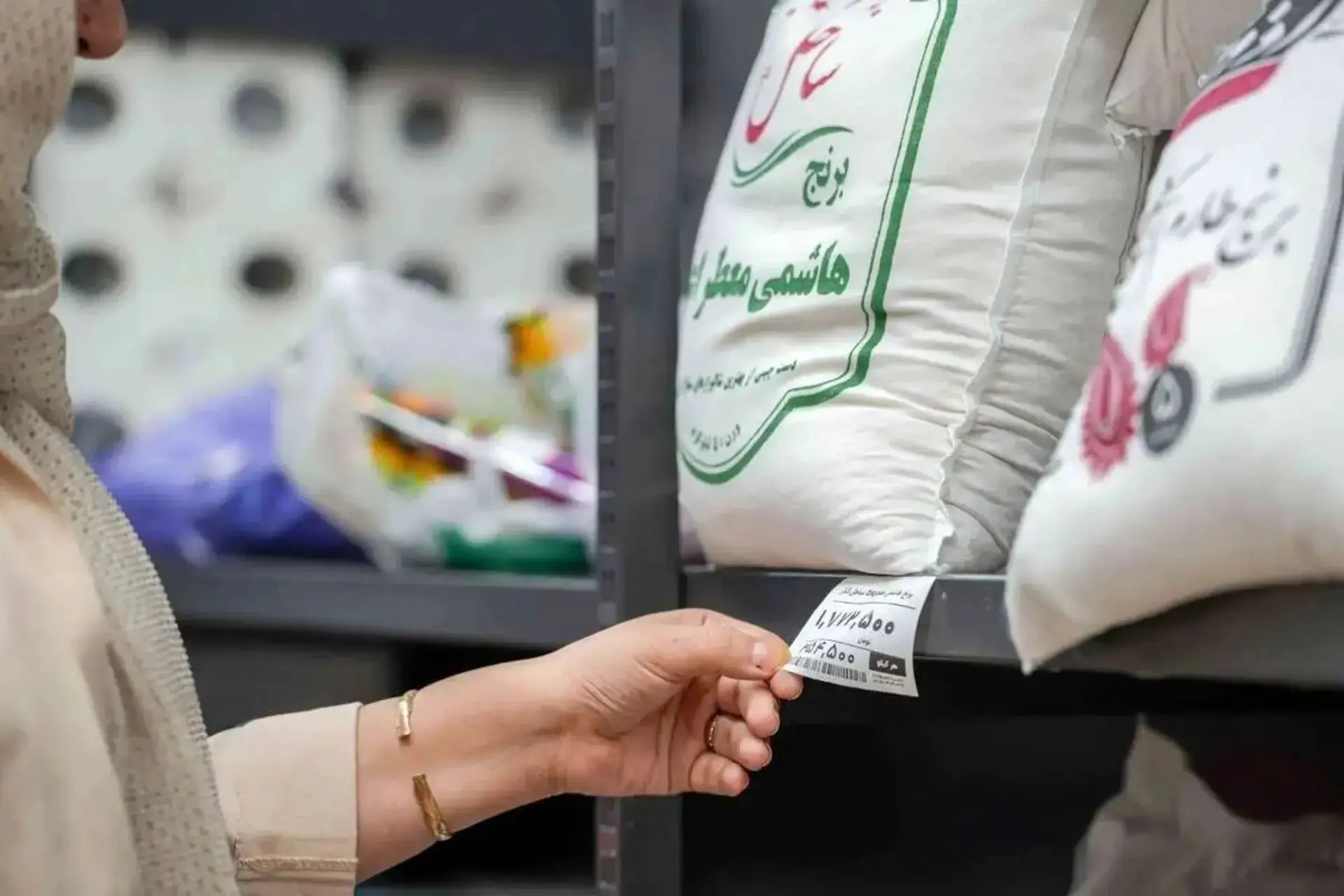 اقتصاددان آمریکایی تورم ایران را سه‌رقمی برآورد کرد
