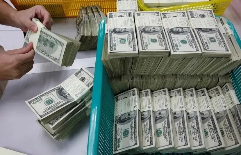 قیمت دلار با کارت ملی جنجال به پا کرد؛ سناریو پاییز ۹۷ تکرار می‌شود؟