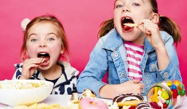 چه کنیم بچه‌ها کم‌تر هله‌هوله بخورند