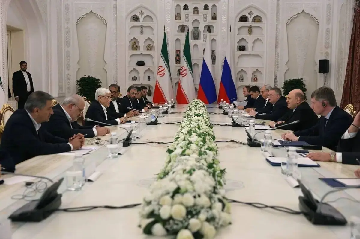 عارف: برای حفظ امنیت خود راهی جز اعمال حاکمیت بر تنگه هرمز نداریم