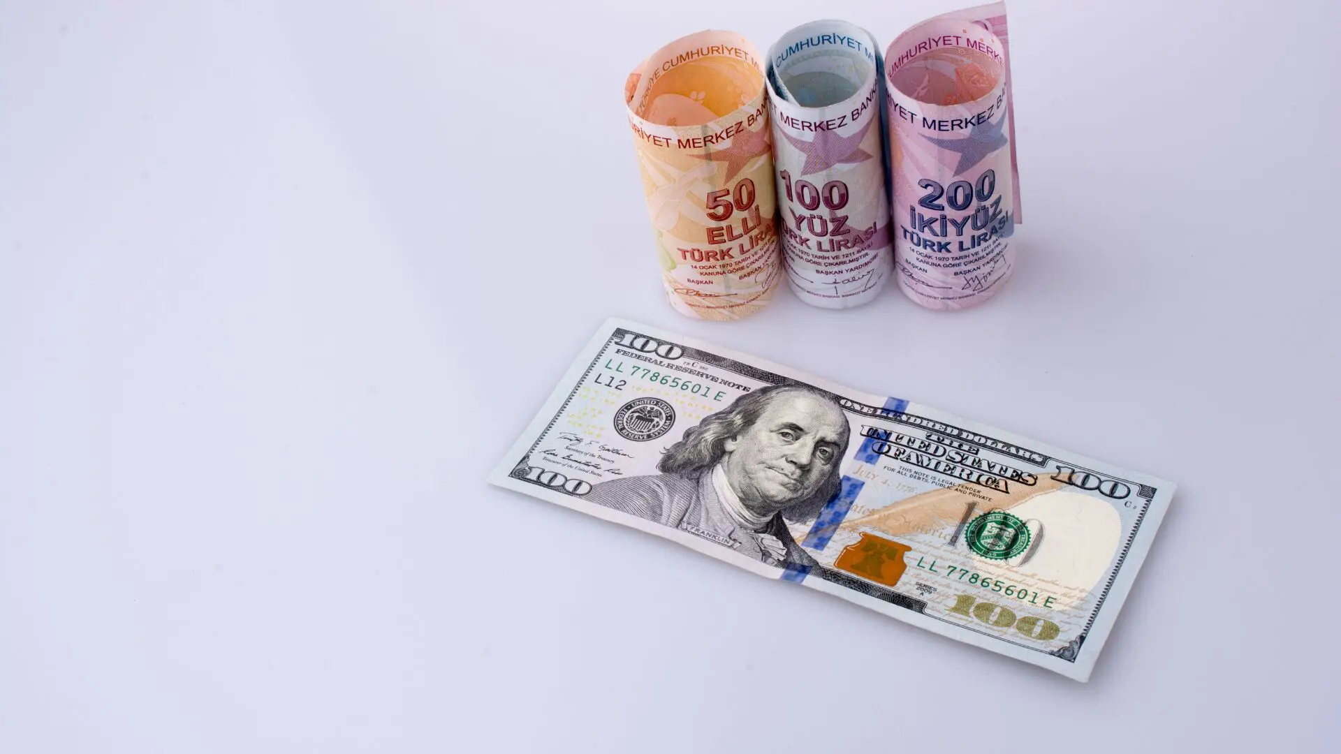 جدیدترین قیمت یورو در بازار آزاد امروز چهارشنبه ۹ اردیبهشت ۱۴۰۵