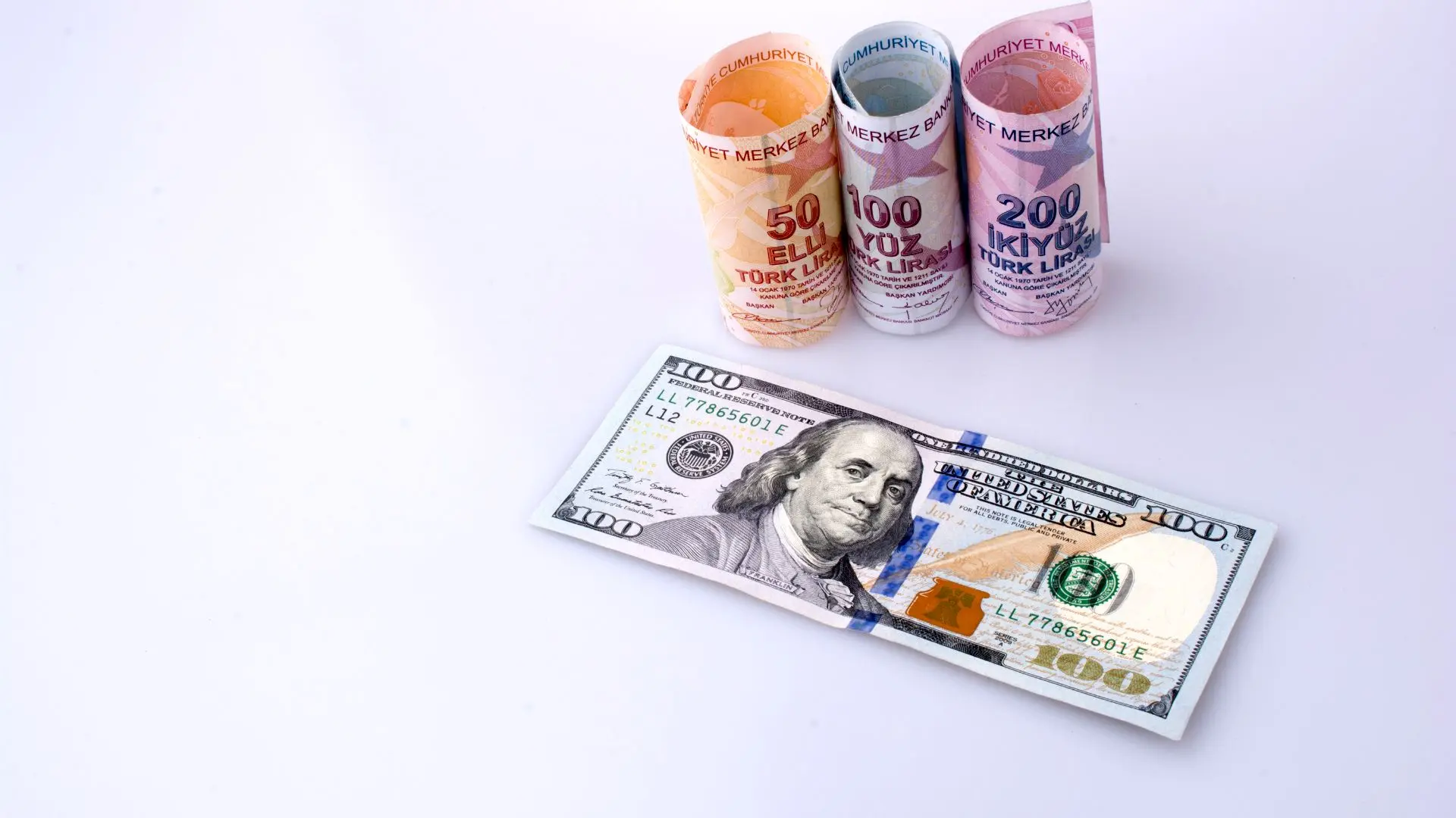 جدیدترین قیمت یورو در بازار آزاد امروز چهارشنبه ۹ اردیبهشت ۱۴۰۵