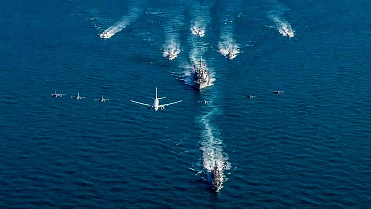 نماینده مجلس: ناوهای آمریکایی لقمه آماده‌ای هستند که غرقشان کنیم