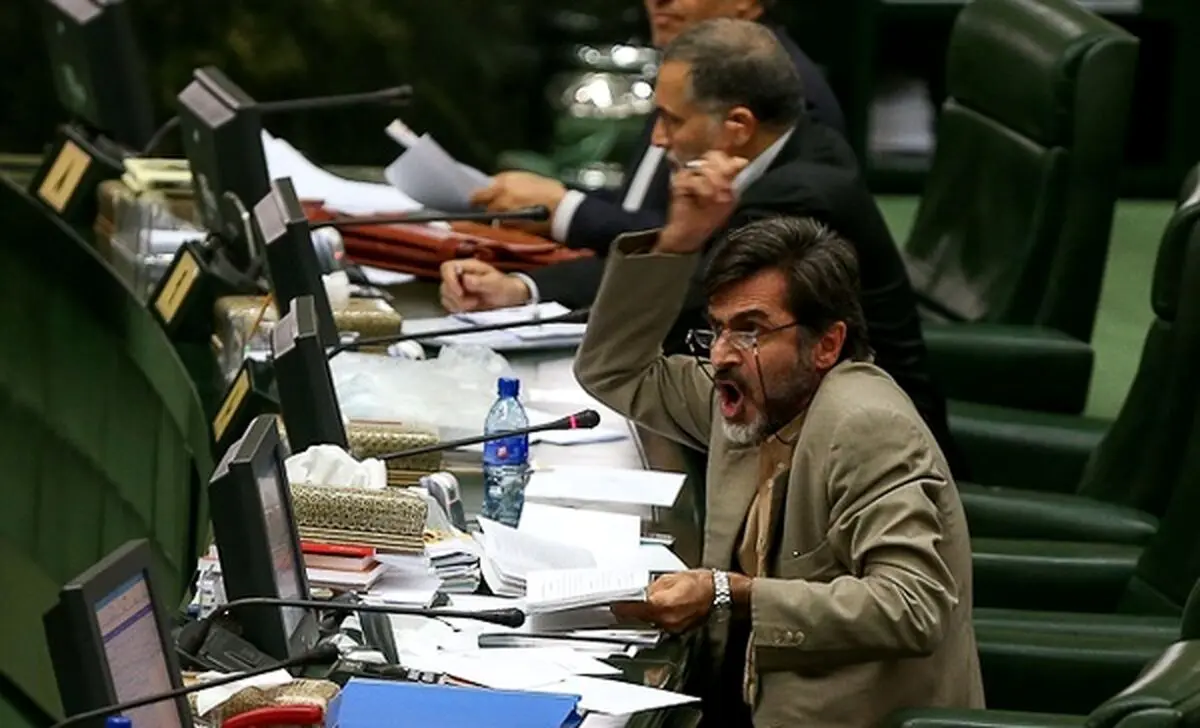 کوچک زاده، نماینده رادیکال: لس آنجلسی ها پفیوزند!

