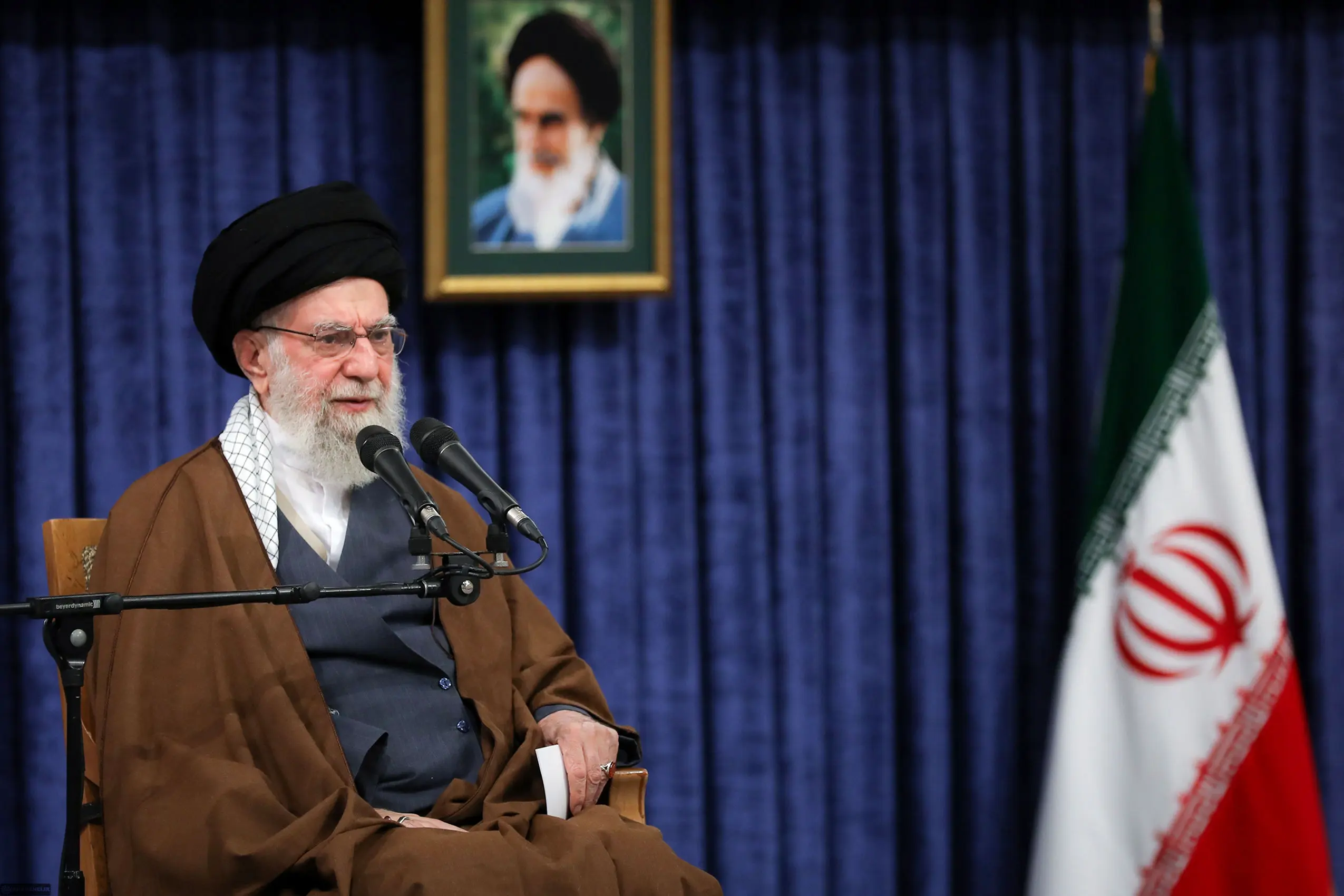 دیدار قهرمانان و مدال‌آوران ورزشی و المپیادهای علمی جهانی با رهبر انقلاب
