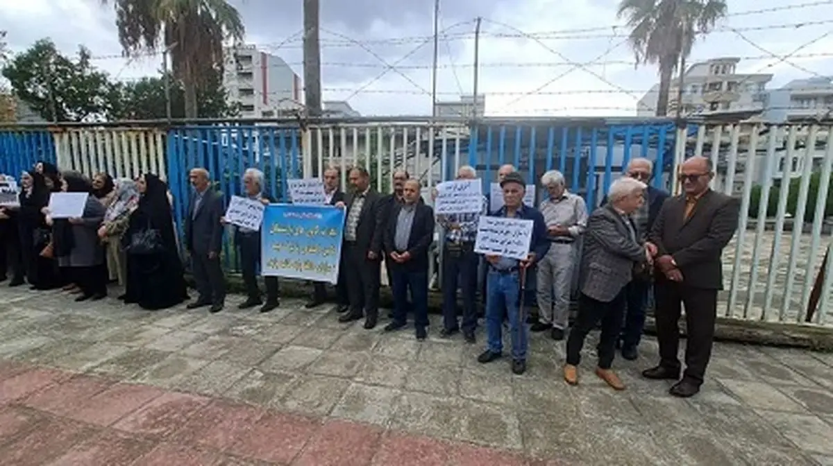 تجمع بازنشستگان تامین اجتماعی علیه بیمه تکمیلی! + عکس