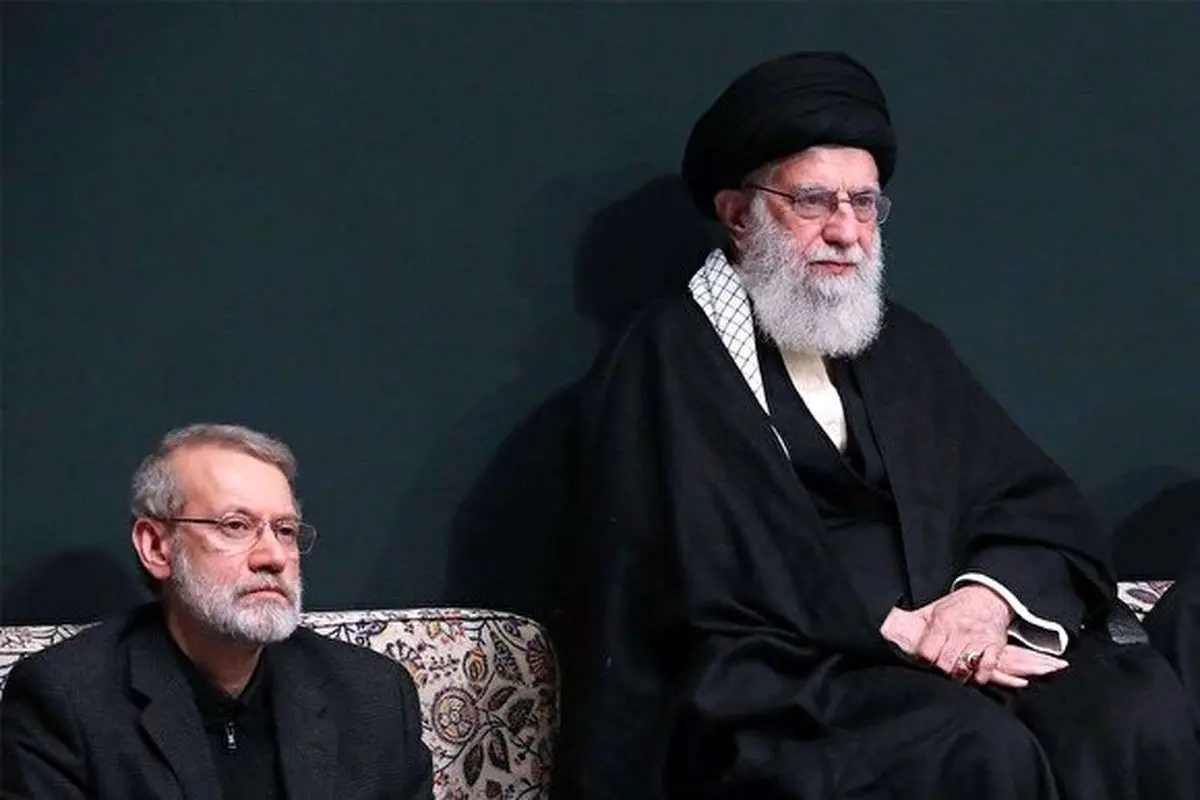 تصویری منتشر نشده از آیت الله سیدعلی خامنه‌ای در صداوسیما به‌ همراه علی لاریجانی