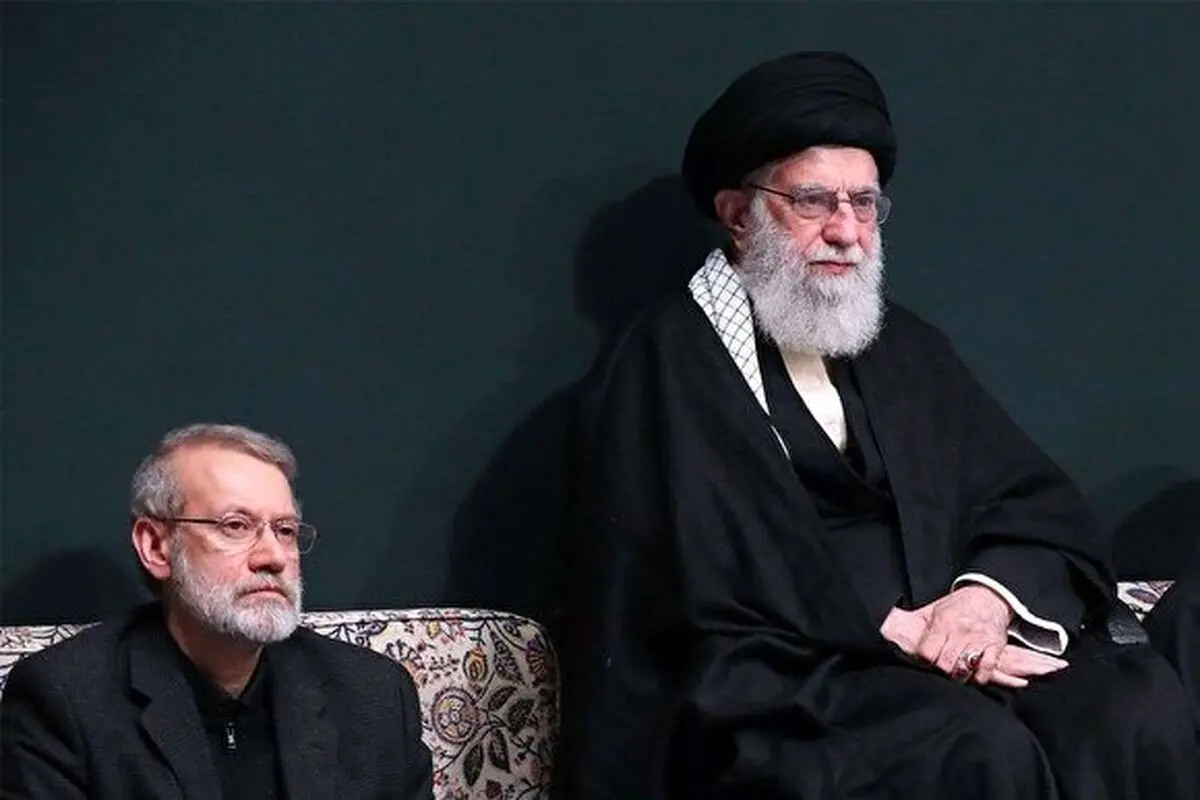 تصویری منتشر نشده از آیت الله سیدعلی خامنه‌ای در صداوسیما به‌ همراه علی لاریجانی