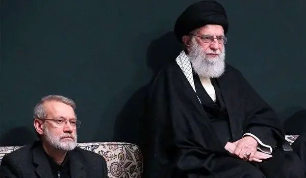 تصویری منتشر نشده از آیت الله سیدعلی خامنه‌ای در صداوسیما به‌ همراه علی لاریجانی