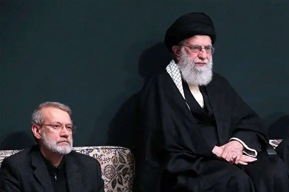 تصویری منتشر نشده از آیت الله سیدعلی خامنه‌ای در صداوسیما به‌ همراه علی لاریجانی