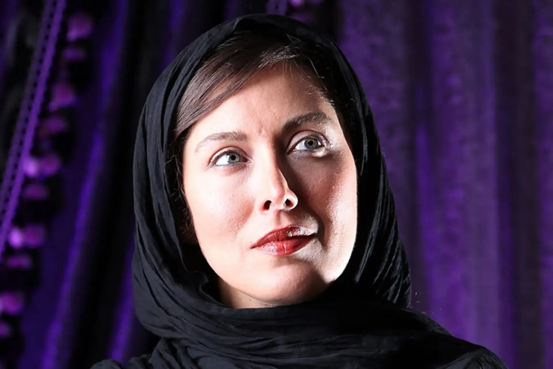 چهره مهتاب کرامتی در ۵۶ سالگی و پشت صحنه گل سنگ + عکس