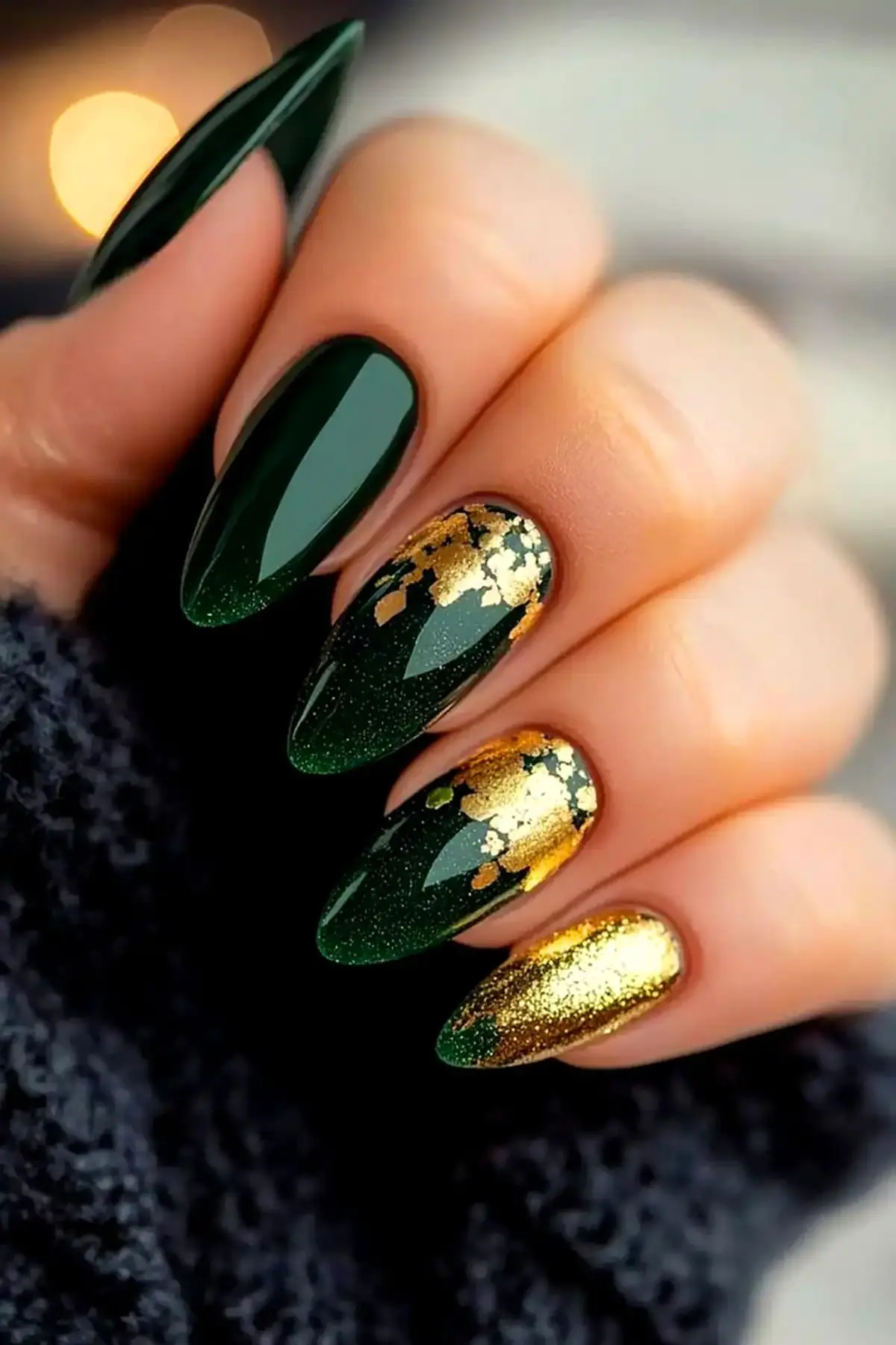 ۱۵ ایده طراحی ناخن بادامی طلاکوب: ساده، شیک و حرفه‌ای + عکس های خیرکننده از مدل ناخن های جذاب