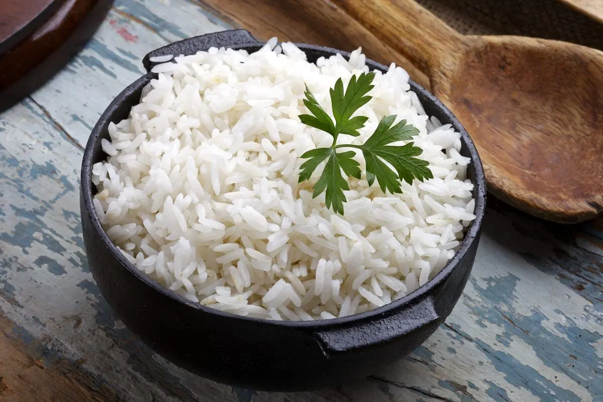 سالم‌ترین روش پخت برنج کدام است؟ | آبکش، سلامت‌تر از کته