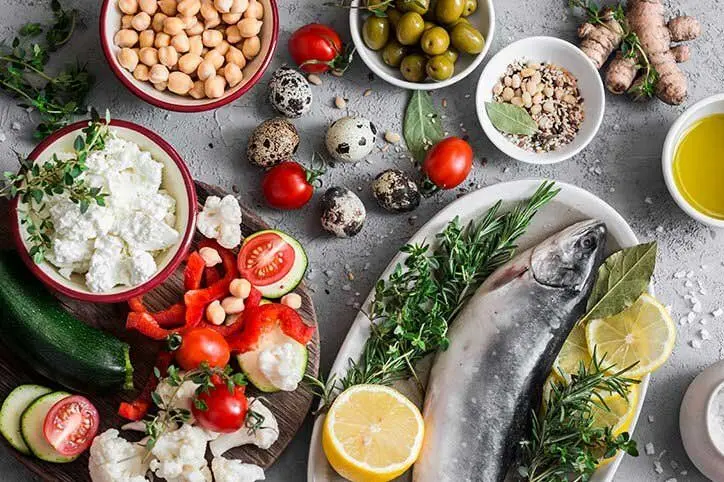 چه مکملی را چه موقع و چگونه مصرف کنیم؟ | راهنمای جامع مصرف مکمل ها