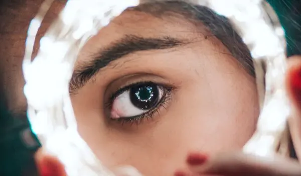 وقتی گفتن داستانمان هزینه‌ساز می‌شود: مرزهای نادیده‌گرفته‌شده در پوشش رسانه‌ای اختلال هویت تجزیه‌ای