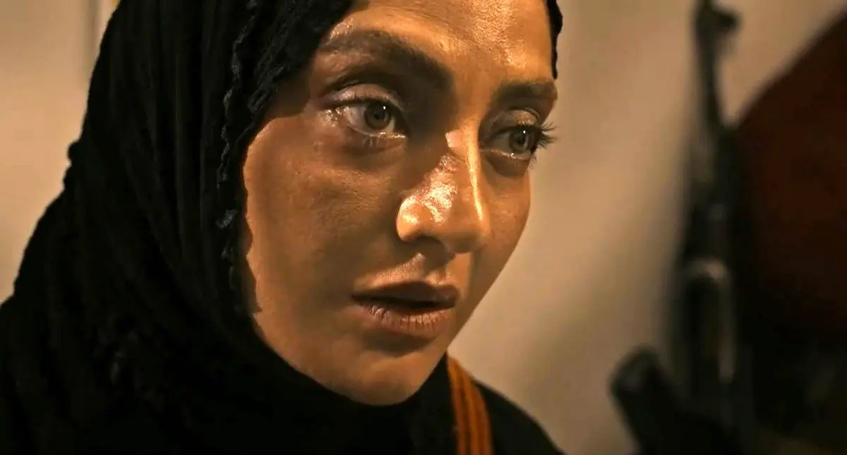 سفر در زمان؛ «الهام» سریال بیگانگان روی صحنه یک نمایش؛ سال 1401