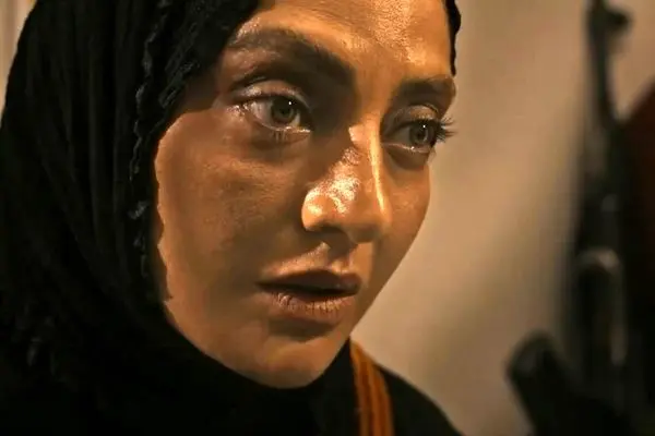 سفر در زمان؛ «الهام» سریال بیگانگان روی صحنه یک نمایش؛ سال 1401