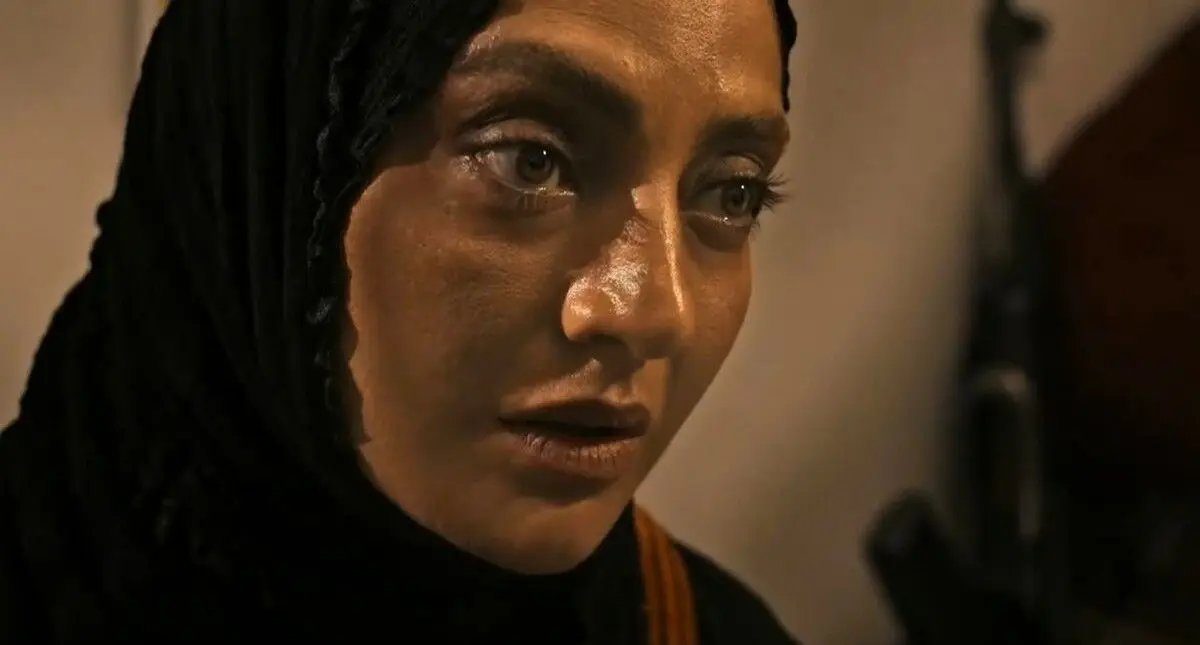 سفر در زمان؛ «الهام» سریال بیگانگان روی صحنه یک نمایش؛ سال 1401