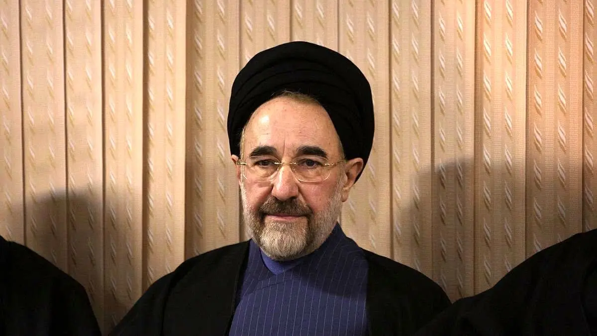کیهان: سخنان اخیر خاتمی در باره مشارکت در انتخابات، صادقانه نیست | او برای غربیها بیگاری می کند