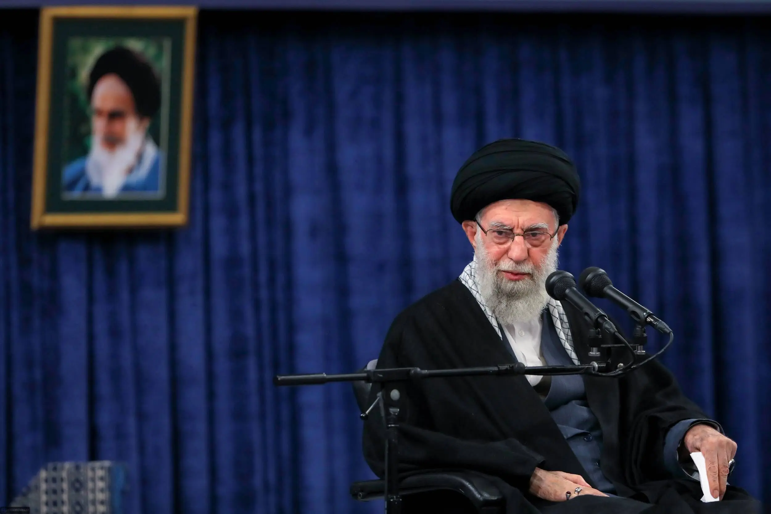 رهبر انقلاب: اردبیل از دو جنبه ملی و اسلامی، حق بزرگی بر ملت ایران دارد