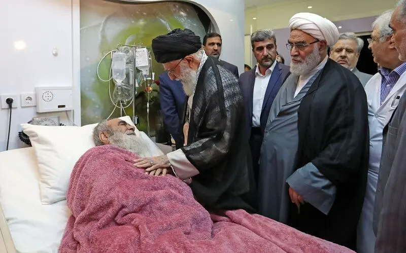 رهبر انقلاب اسلامی از آیت الله مظاهری عیادت کردند +تصویر