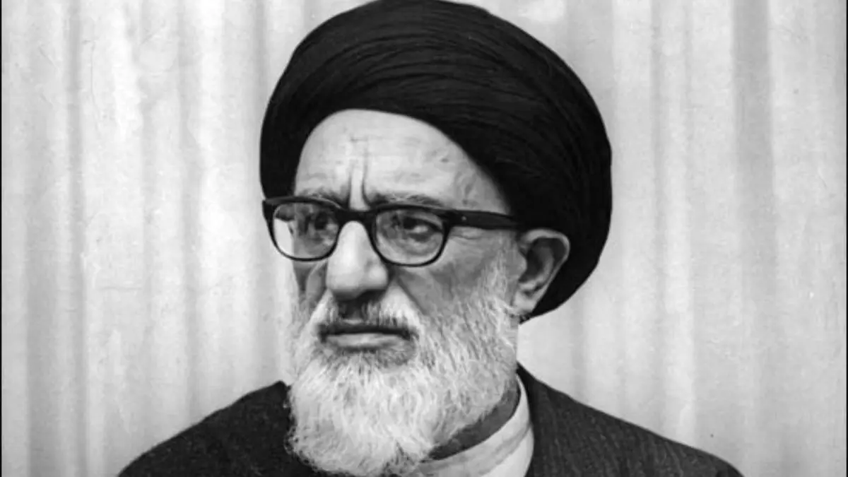 تصویری متفاوت از روحانی معروف در خاکسپاری آیتالله طالقانی