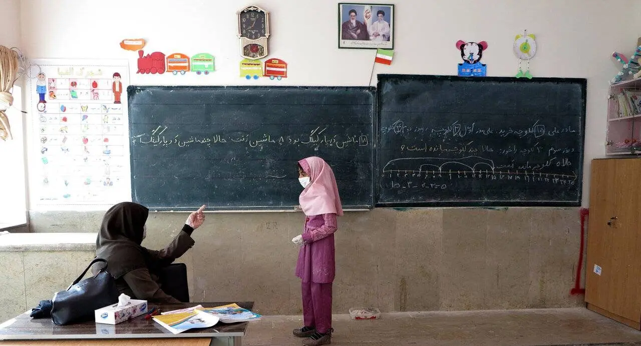 ساعت شروع به کار مدارس شناور می‌شود؟