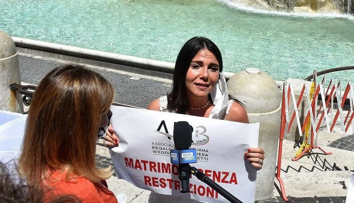 اعتراض عروس‌ها به لغو مراسم عروسی‌شان! + تصویر