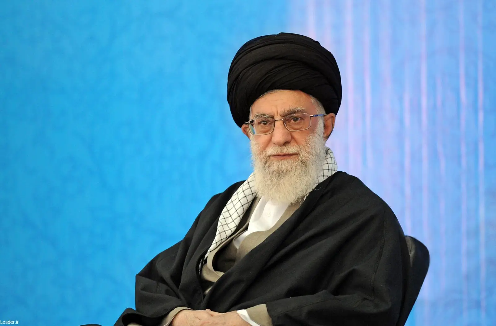 گذشت زمان نمی‌تواند یاد شهیدان را از خاطر ملت ایران بزداید