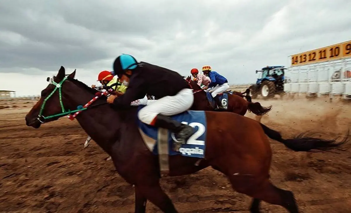 کورس اسب دوانی پاییزه در آق‌قلا + تصویر