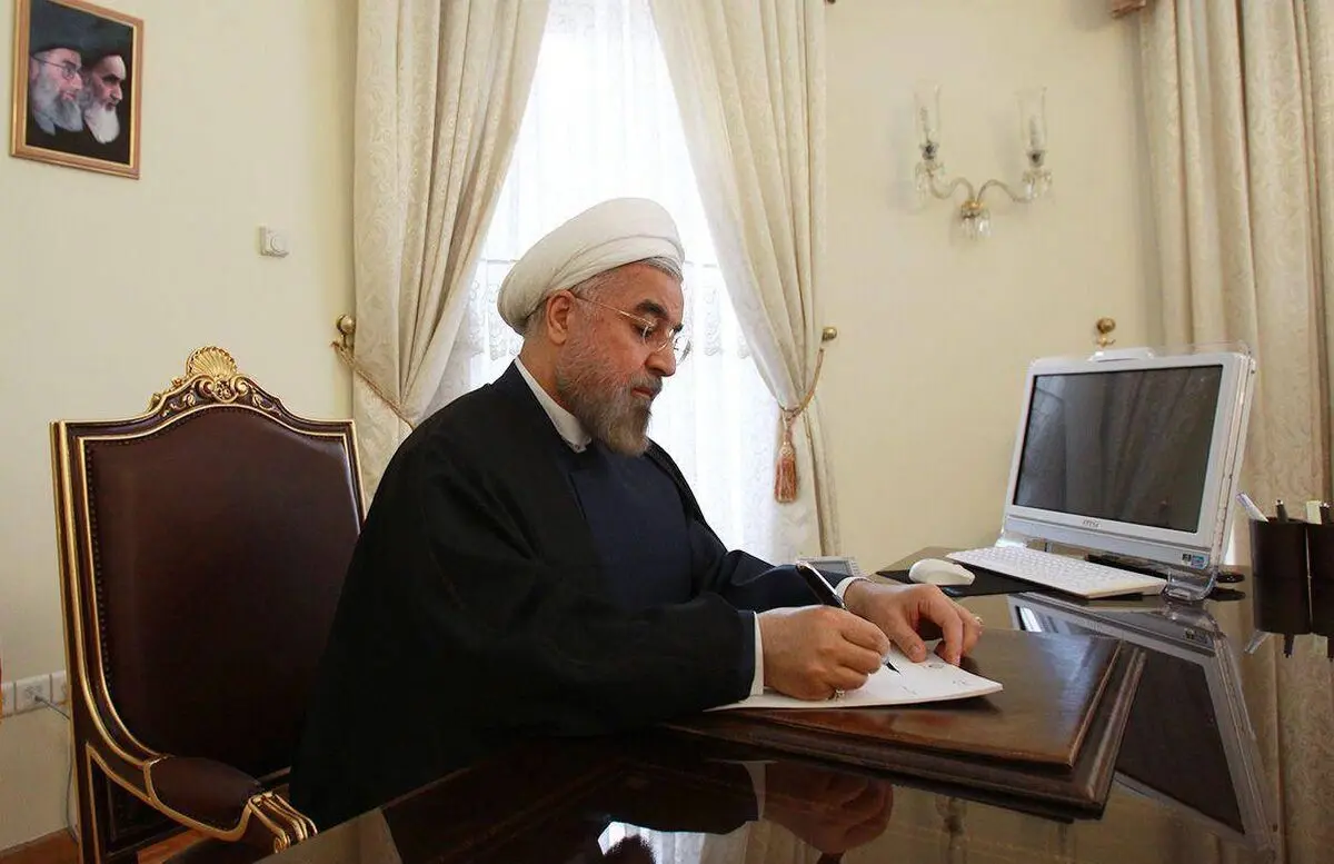 دست همه فداکاران و مدافعان سلامت را می‌بوسم
