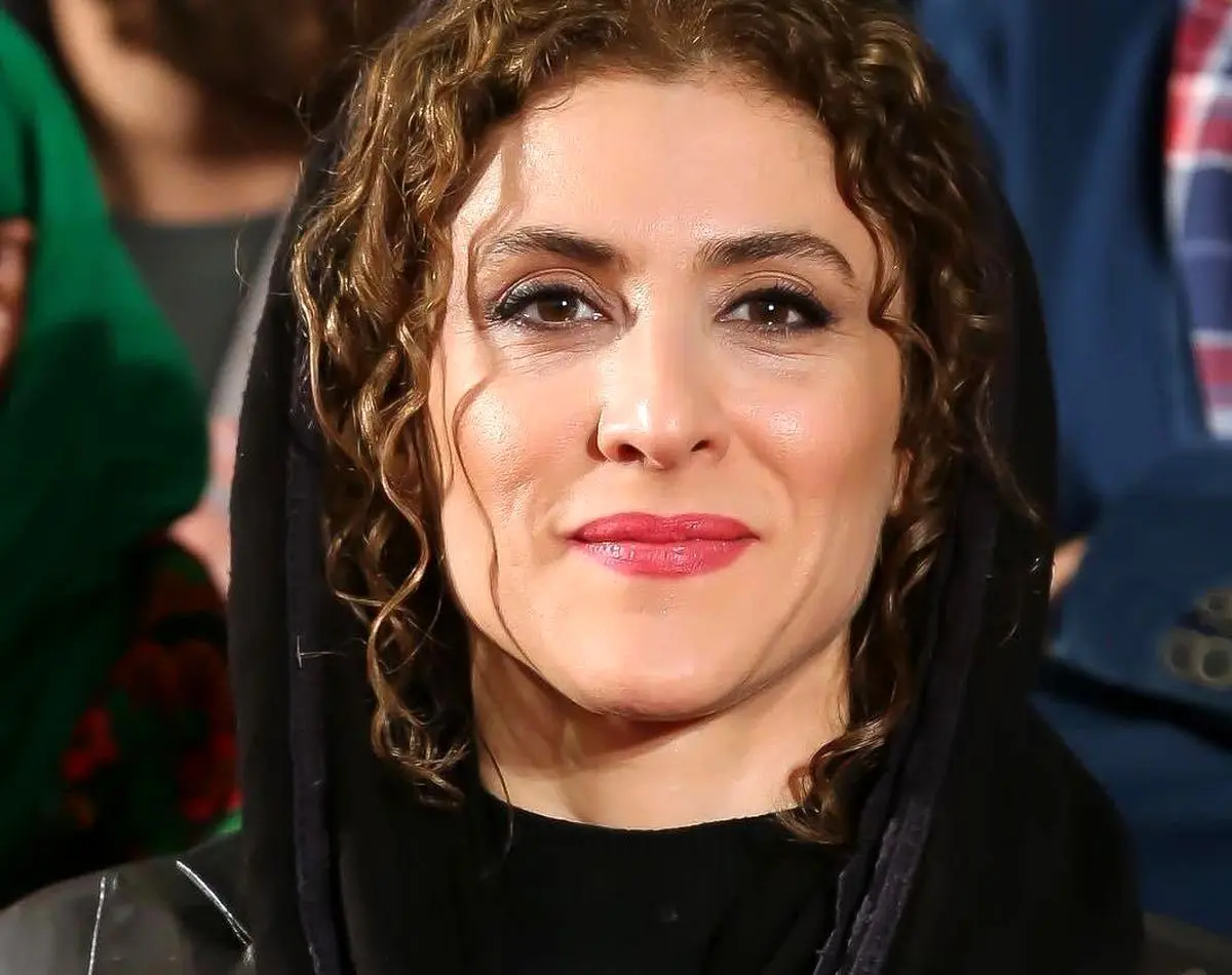 ویشکا آسایش داستان «سیندرلا» را تعریف می‌کند