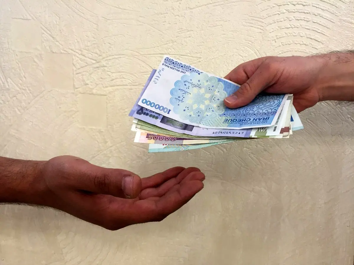 کمک ۱۰۰ تا ۱۲۰ هزار تومانی برای چه کسانی واریز می شود؟