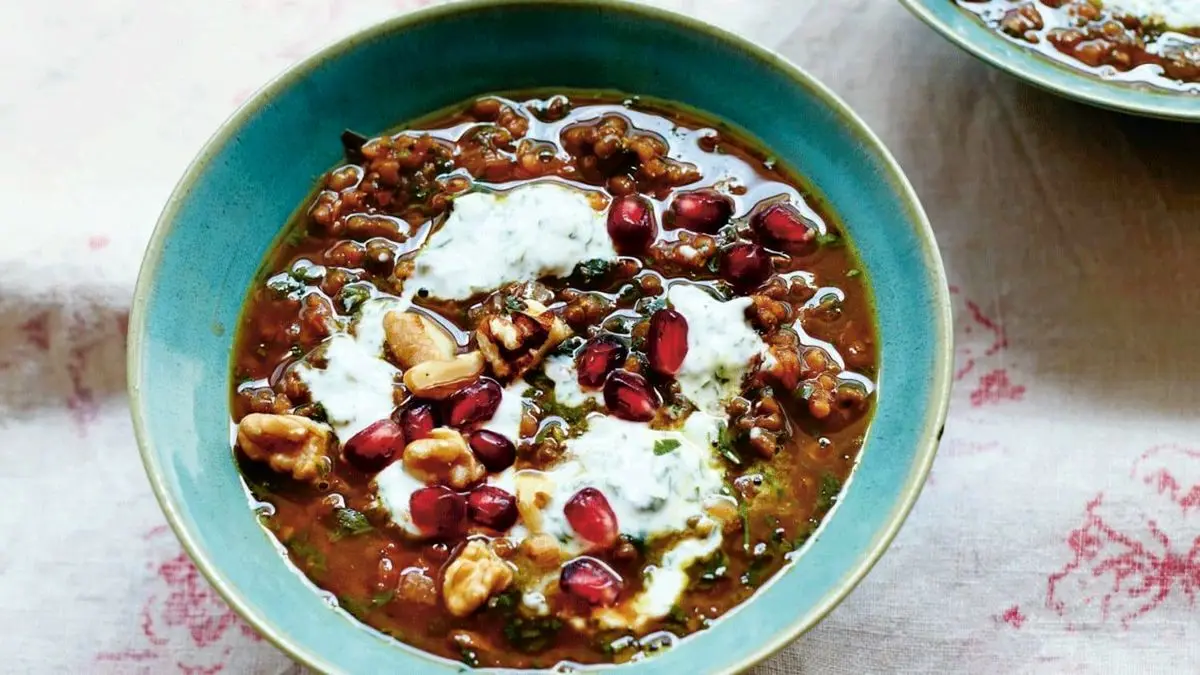 طرز تهیه آش انار ویژه شب یلدا