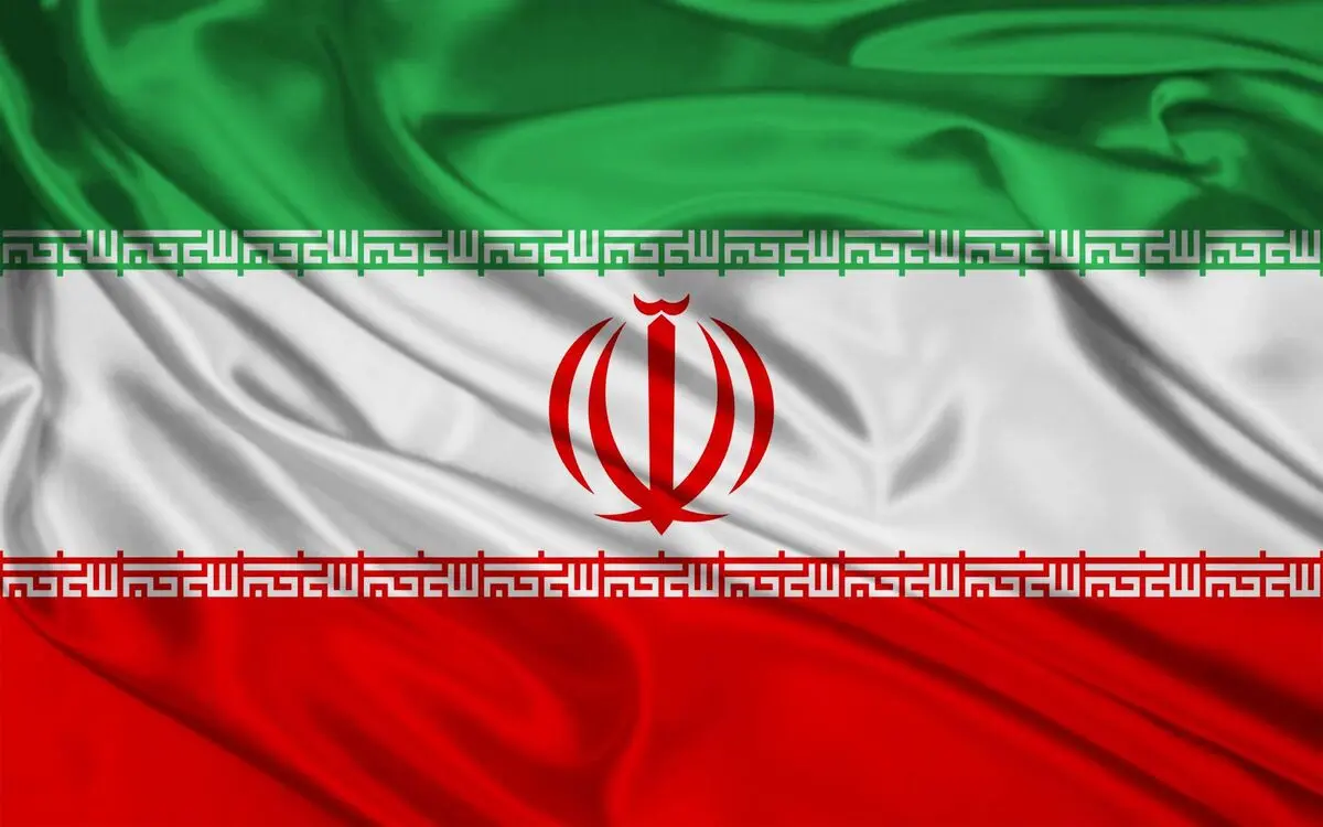 کدام حکومت اولین قانون اساسی ایران را نوشت؟