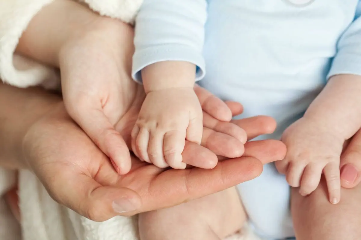 چگونه کودکی با دلبستگی ایمن تربیت کنیم؟