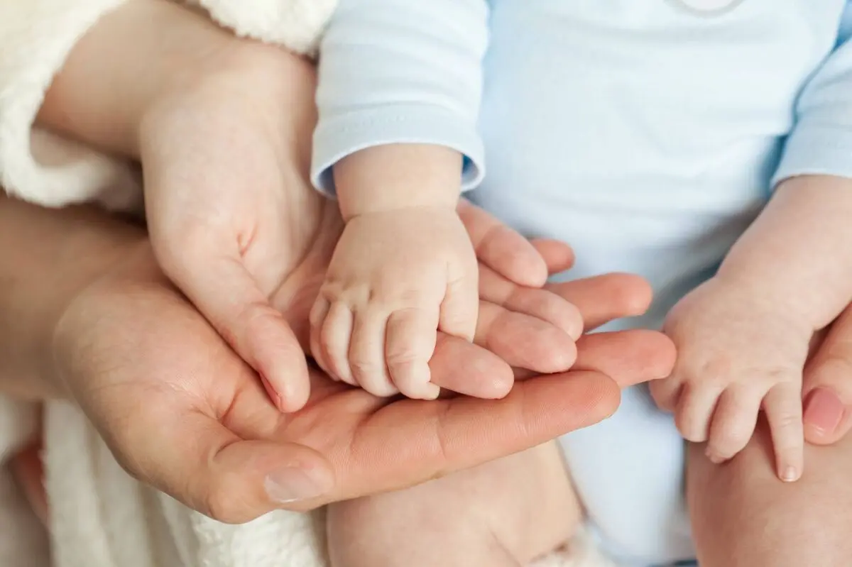 چگونه کودکی با دلبستگی ایمن تربیت کنیم؟