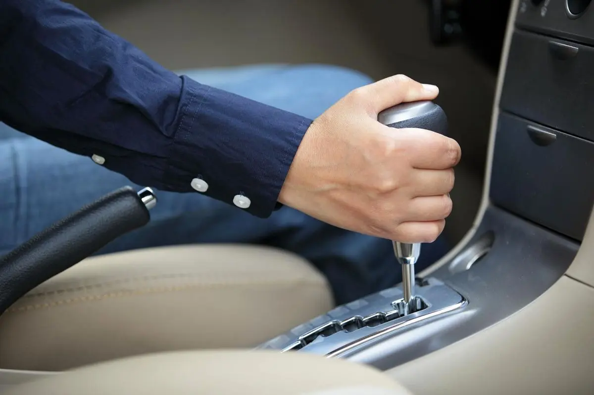 چرا آمریکایی ها بیشتر خودروهای اتوماتیک می رانند و اروپایی ها خودروهای دستی؟