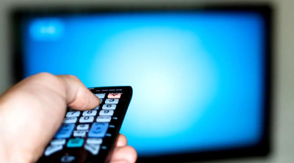 لحظه بیهوش شدن مهمان برنامه در پخش زنده شبکه ورزش + ویدیو