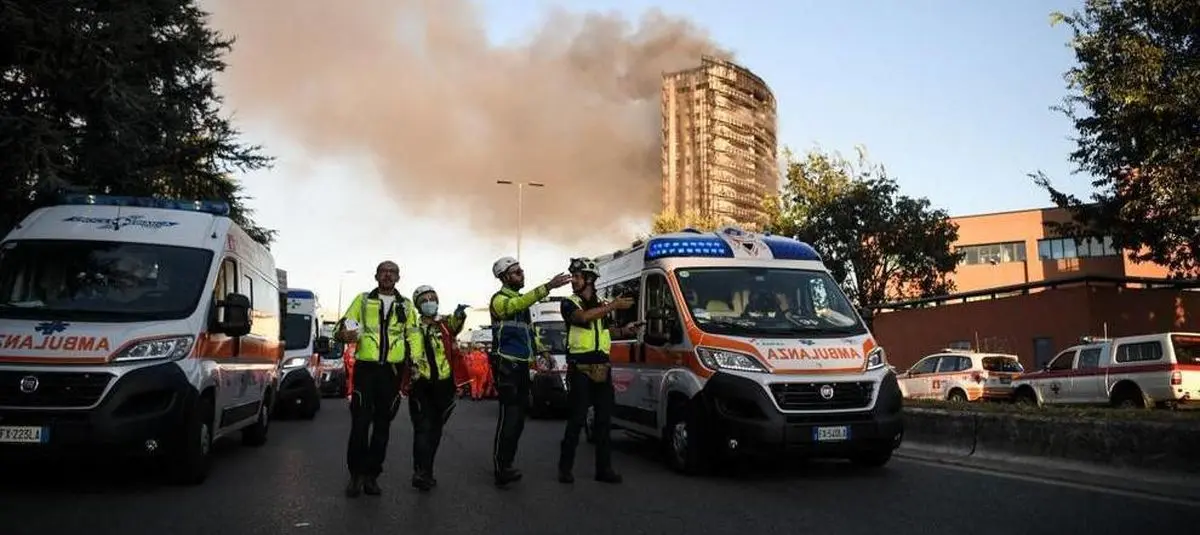 آتش سوزی در یک برج ۲۰ طبقه در میلان ایتالیا + تصویر