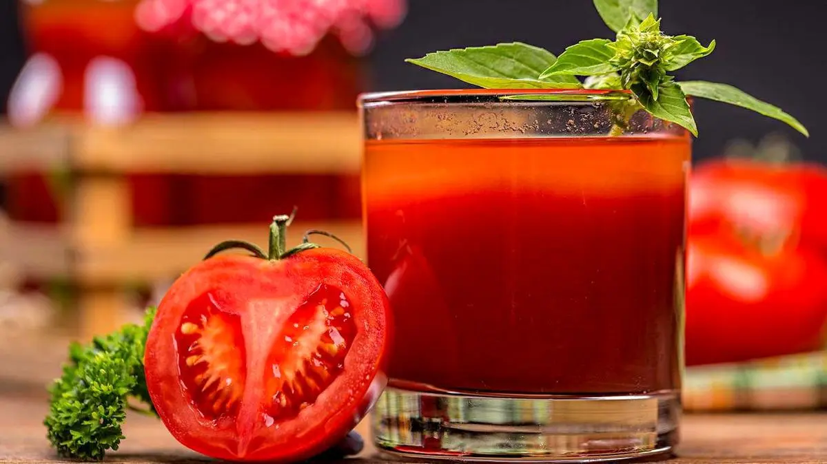 4 خاصیت شگفتانگیز آب گوجهفرنگی