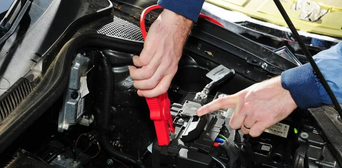 باتری کمکی در خودرو چه کاربردی دارد؟