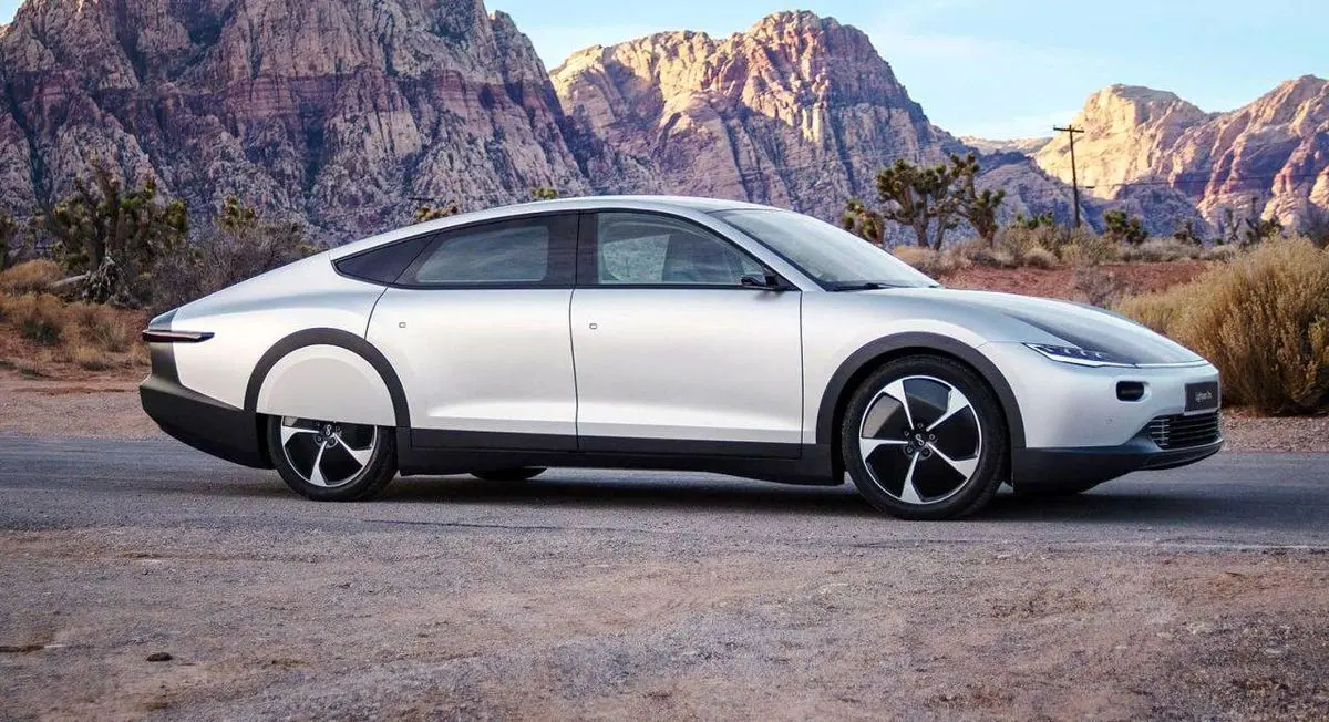 معرفی اولین خودروی سلول خورشیدی جهان با قیمت رقابتی