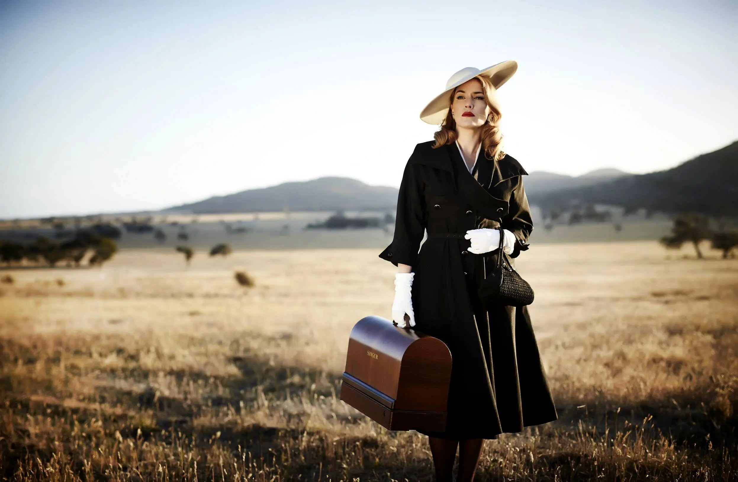 نقد و تحلیل فیلم خیاط ( dressmaker )