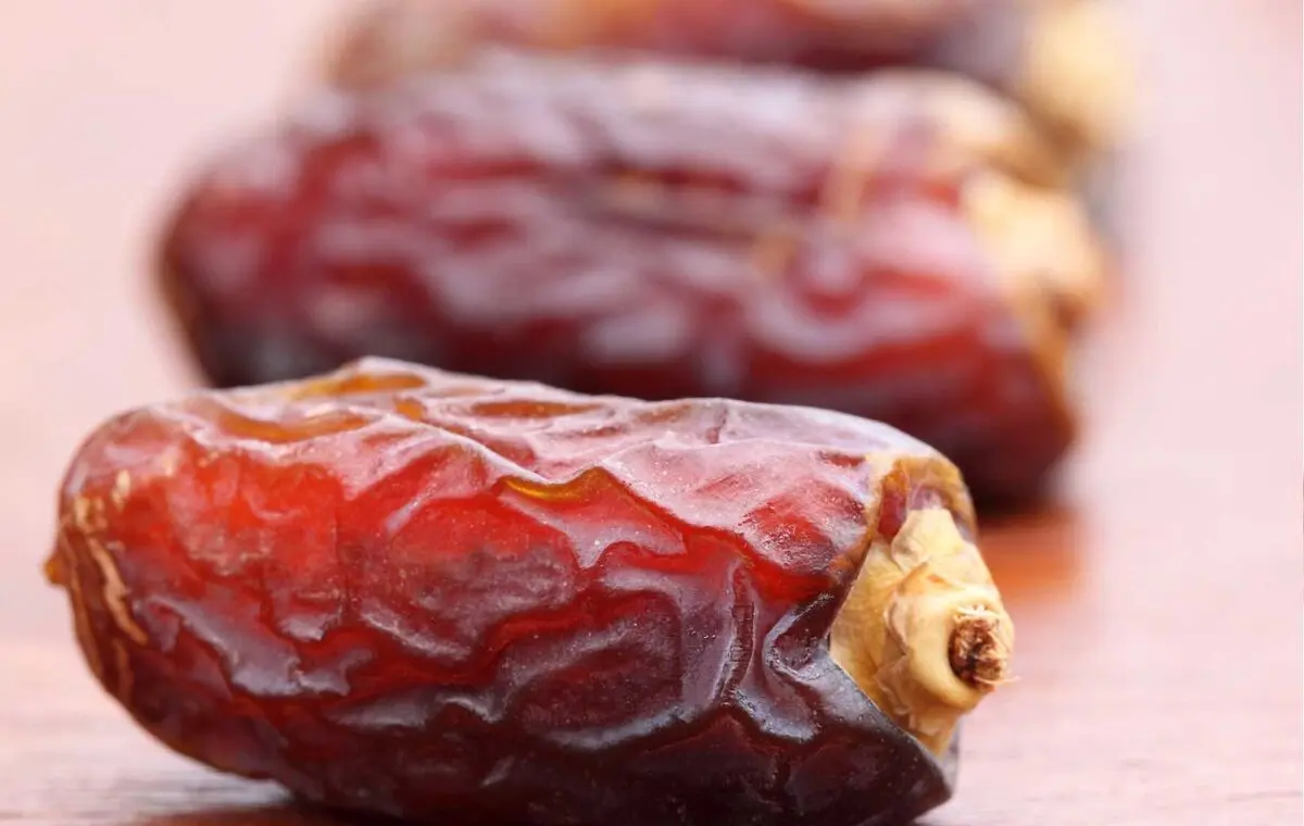عوارض مصرف بیش از حد خرما که نمی‌دانید