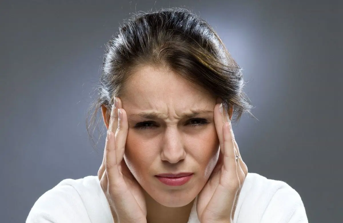 چرا بعد از گریه، سردرد میگیریم؟